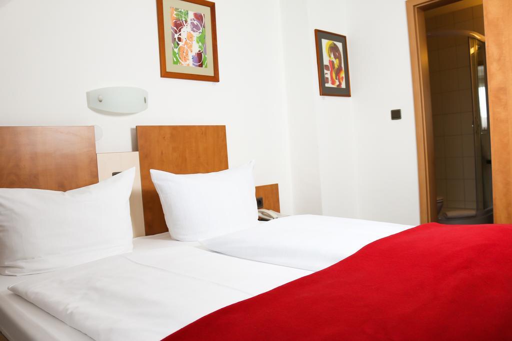 City Hotel Journal วอล์ฟสบวร์ก ภายนอก รูปภาพ